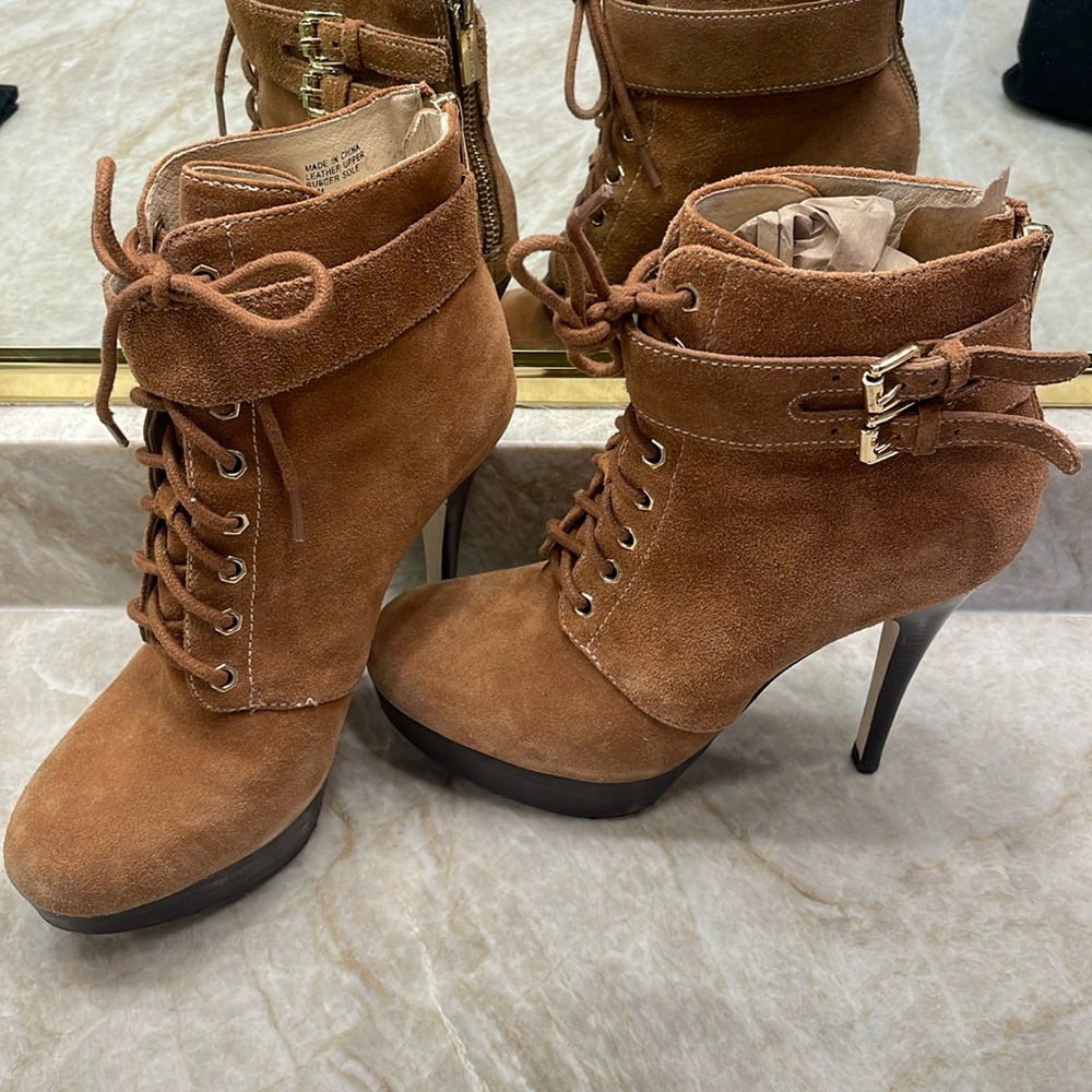 Michael Kors Tan Suede Lace-Up Boots! Size: 6.5 . RARE!